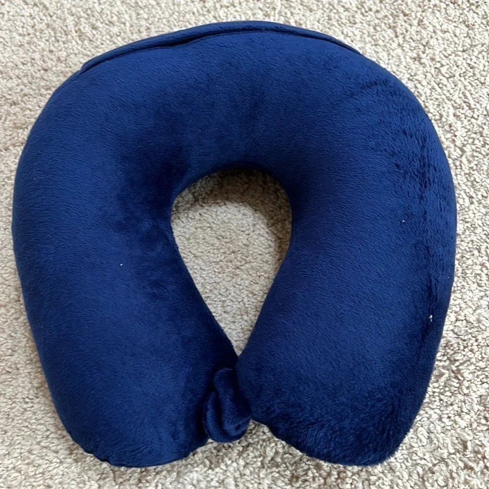 New! Blue O/S memory foam neck support travel pillow.